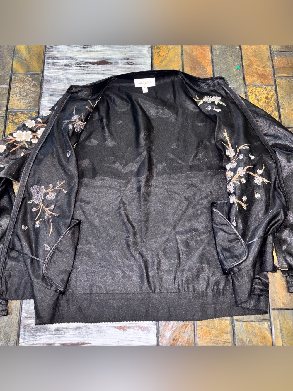 Daya by Zendaya Women’s Black Bomber Jacket embroidered flowers Japan Small - Picture 3 of 9